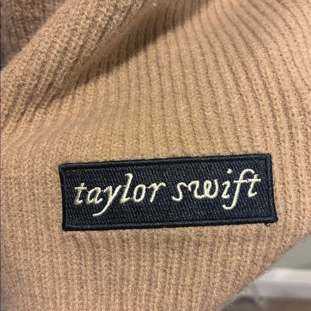 Taylor Swift Folklore Sweater Size Medium - Picture 4 of 5